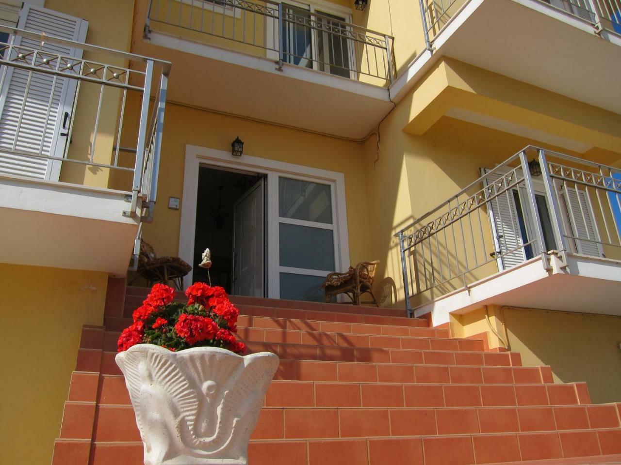 Baladinos Apartments Gerani  Luaran gambar